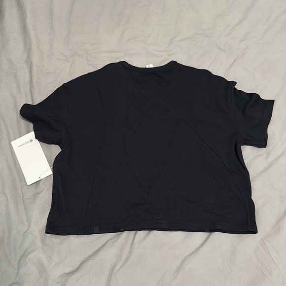 Lululemon Cropped Short Sleeve - Picture 3 of 5